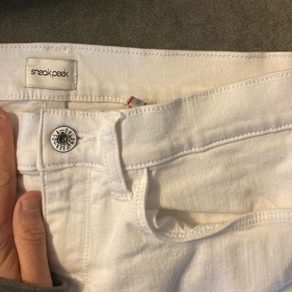 Sneak Peek NWOT White Ripped Mid Rise Jeans - Picture 3 of 6